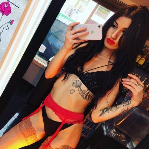 Laureyna transexual prostitutes in Aurora Illinois